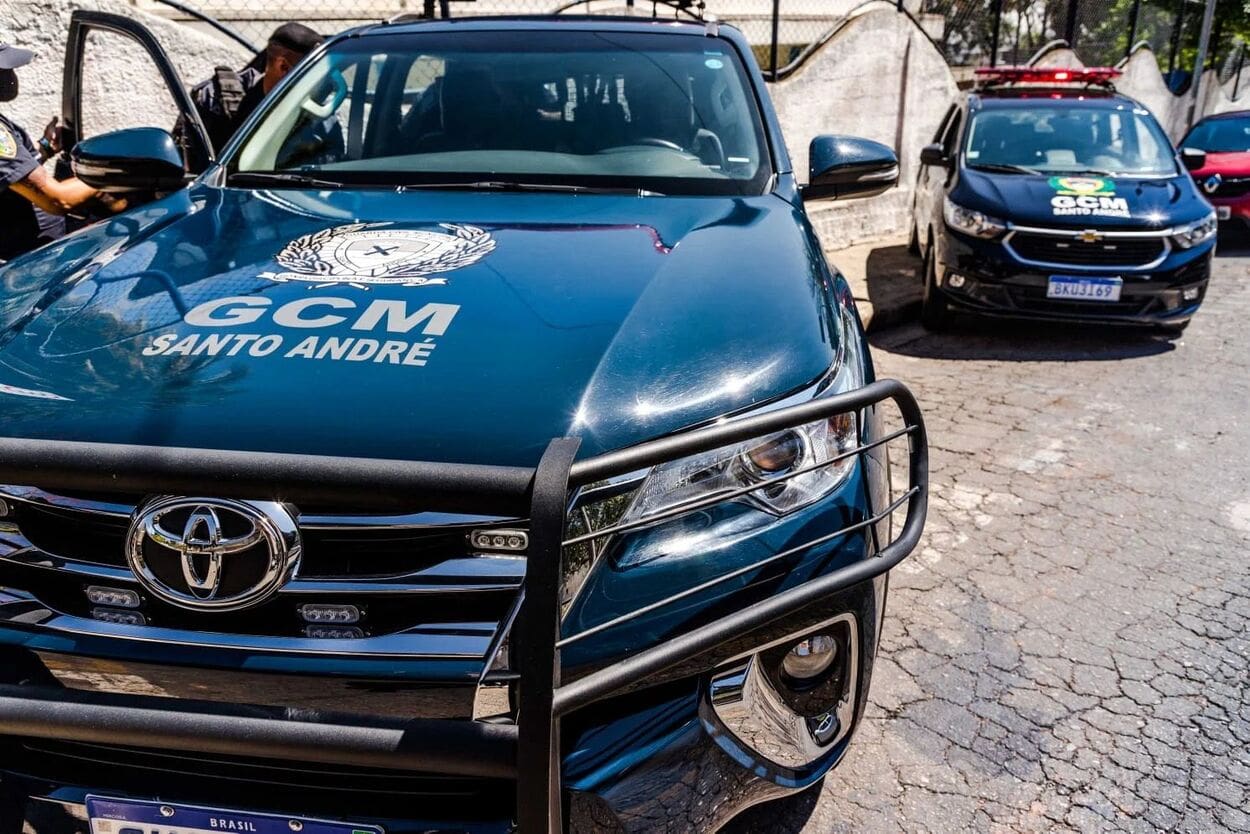 GCMs de Santo André salvam bebê de três meses engasgada com leite materno