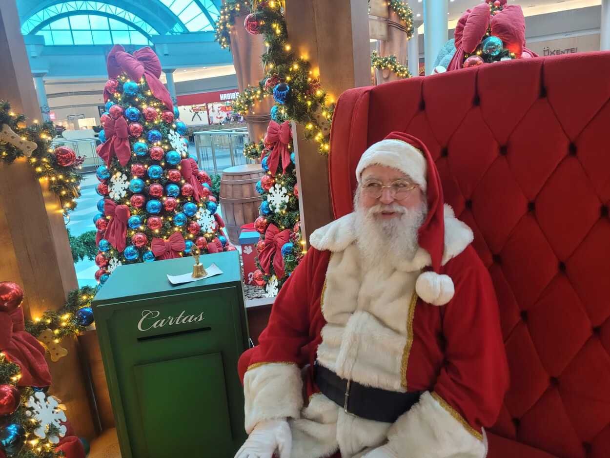 shopping, que ofereceu um curso de Libras para William Roberto Campos, permitindo que ele pudesse interagir de forma mais completa e afetuosa com as crianças com deficiência auditiva