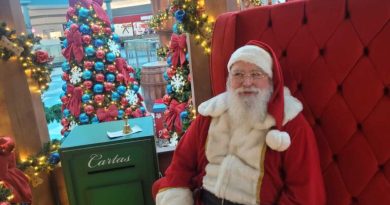 Gesto inclusivo no Natal: Papai Noel aprende libras e conduz festa para crianças surdas em Mauá