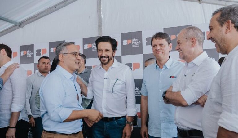 Governador inicia operação do piscinão Jaboticabal, critica Enel e fecha ano de entregas