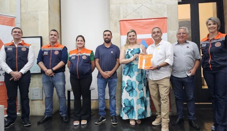 Guto Volpi assina convênio de R$ 2,4 milhões para iniciar reestruturação da Vila do Doce