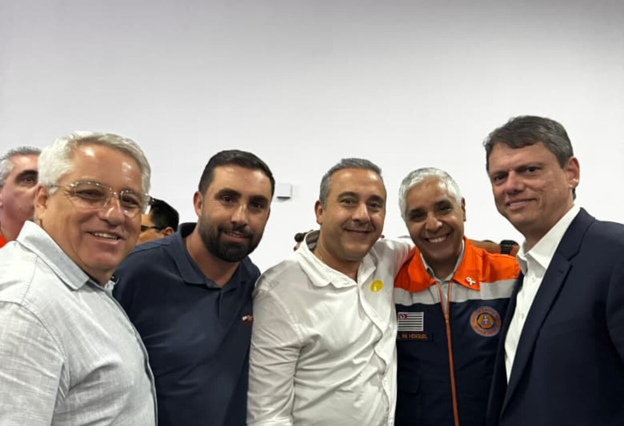 Guto Volpi assina convênio de R$ 2,4 milhões para iniciar reestruturação da Vila do Doce