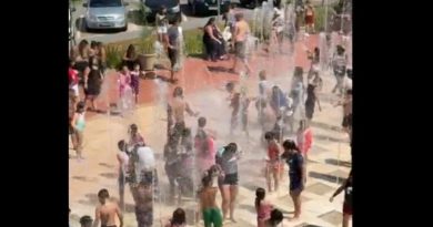 Onda de calor atrai centenas de crianças à fonte interativa do Paço em São Bernardo