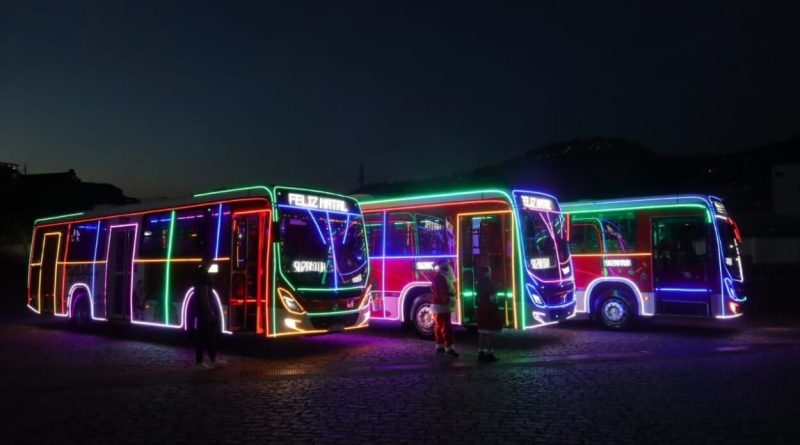 Ônibus natalinos trazem a magia de Natal para as ruas de Mauá