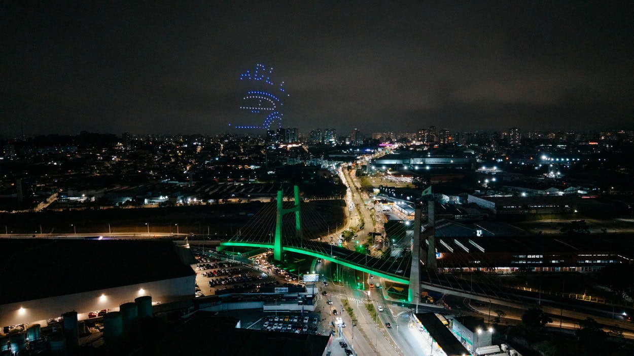 Ponte estaiada é entregue em São Bernardo com show de drones  