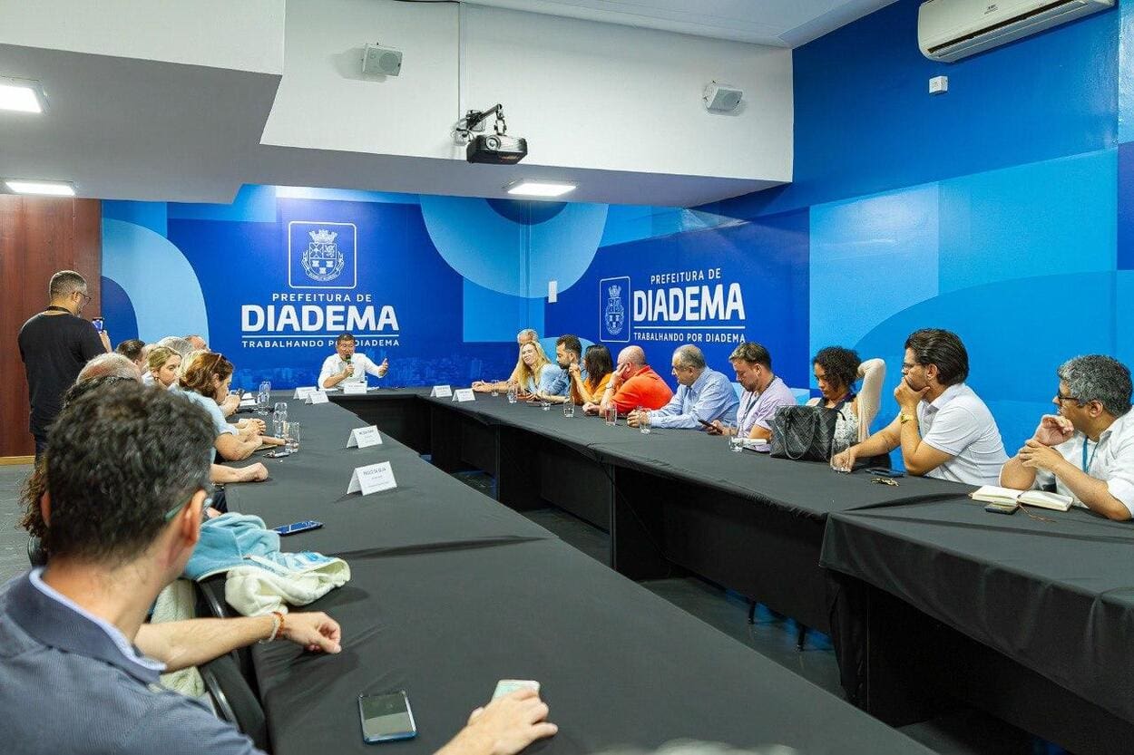 Em coletiva de imprensa realizada na manhã de hoje (01/12), Taka explicou os trabalhos realizados, que somam 14 obras e 14 ordens de serviço