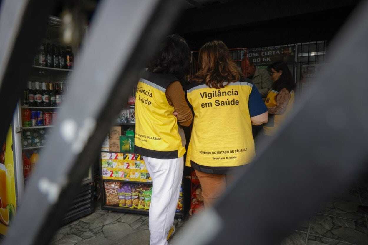 Vigilância sanitária interdita para venda 636 garrafas de bebidas em adega e supermercado de Diadema