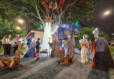 Ribeirão Pires abre Natal Mágico 2025 com acender das luzes, chegada do Papai Noel e festa no Paço