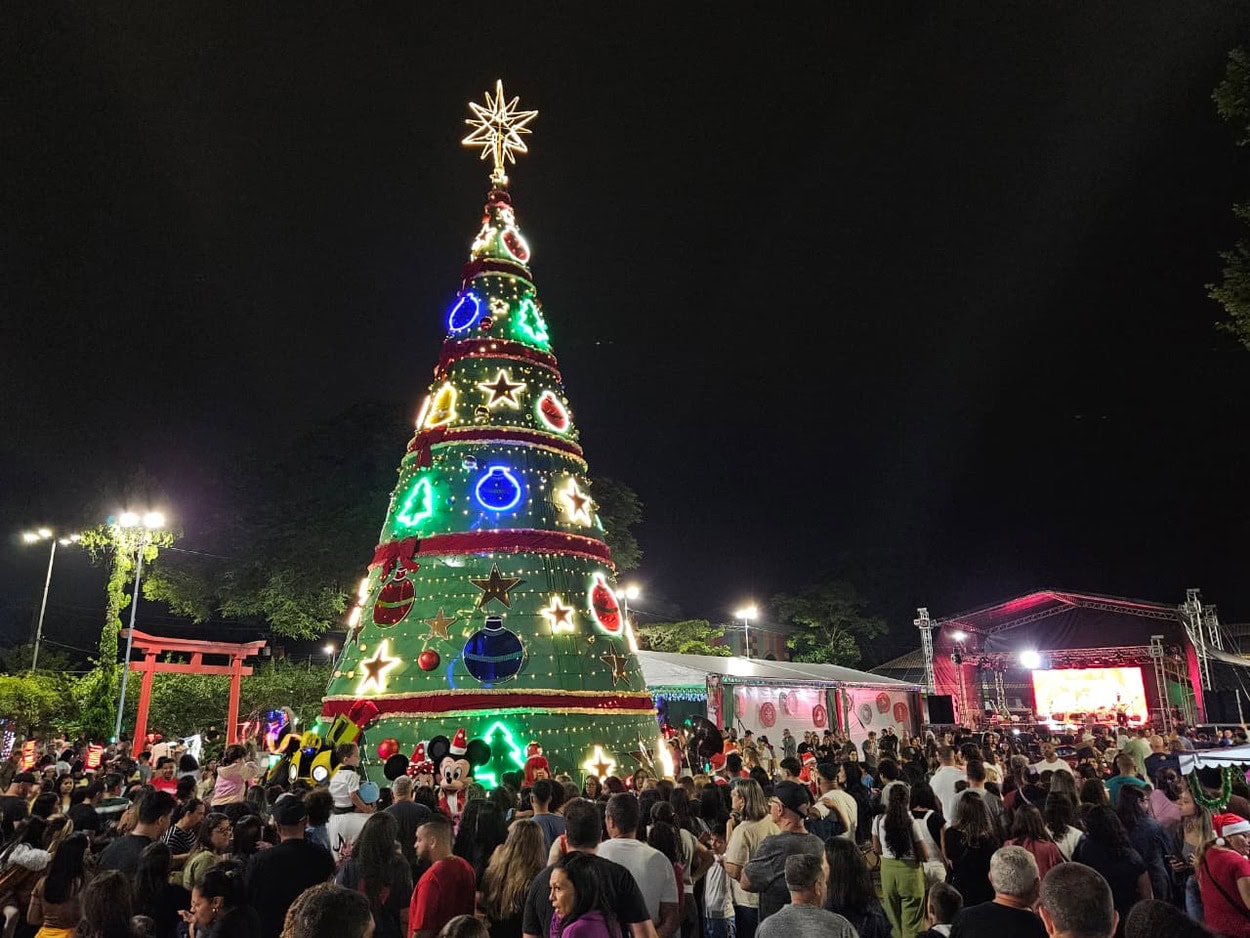 Ribeirão Pires abre Natal Mágico 2025 com acender das luzes, chegada do Papai Noel e festa no Paço