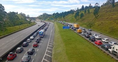Rodovias Anchieta e Imigrantes apresentam lentidão em direção ao litoral   