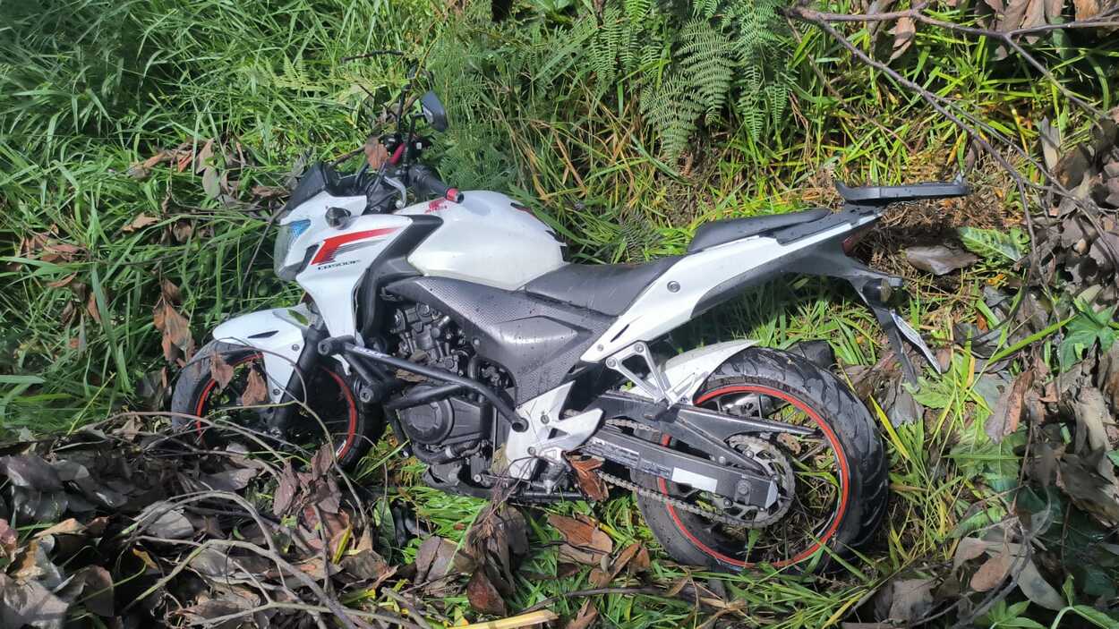 Ação da Romu ocorreu durante patrulhamento preventivo, após agentes identificarem sinais de ocultação do veículo em trecho de vegetação densa