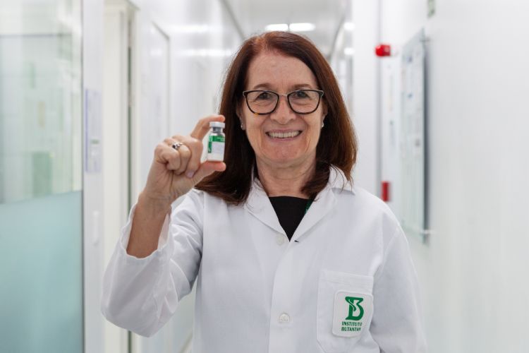 interna1-neuzaequipe-240306_Dra.-Neuza-producao-simulada-da-vacina-da-Dengue-Predio-83_JF-06 Saiba como foi a jornada dos cientistas de SP para a criação da primeira vacina da dengue em dose única no mundo