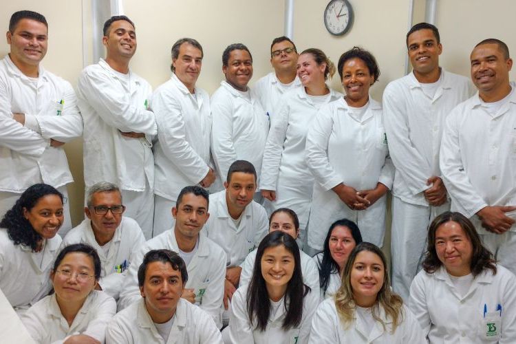 a-interna-equipedesenvolvimentoIFA-Fotos_Equipe_Neuza-1 Saiba como foi a jornada dos cientistas de SP para a criação da primeira vacina da dengue em dose única no mundo