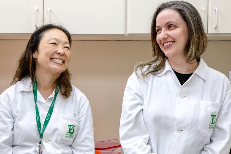 interna5-neuzaequipe-251114_Fotos_Neuza_e_equipe_Dengue_JF-39 Saiba como foi a jornada dos cientistas de SP para a criação da primeira vacina da dengue em dose única no mundo