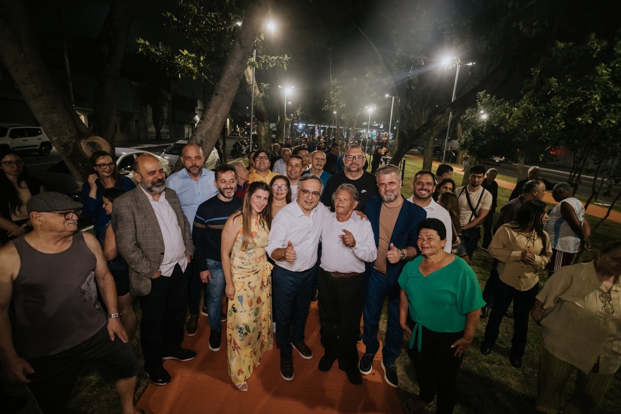 Intervenção revitaliza área com iluminação em LED, paisagismo e 1 km de pista de caminhada; evento contou com anúncio de nova etapa 