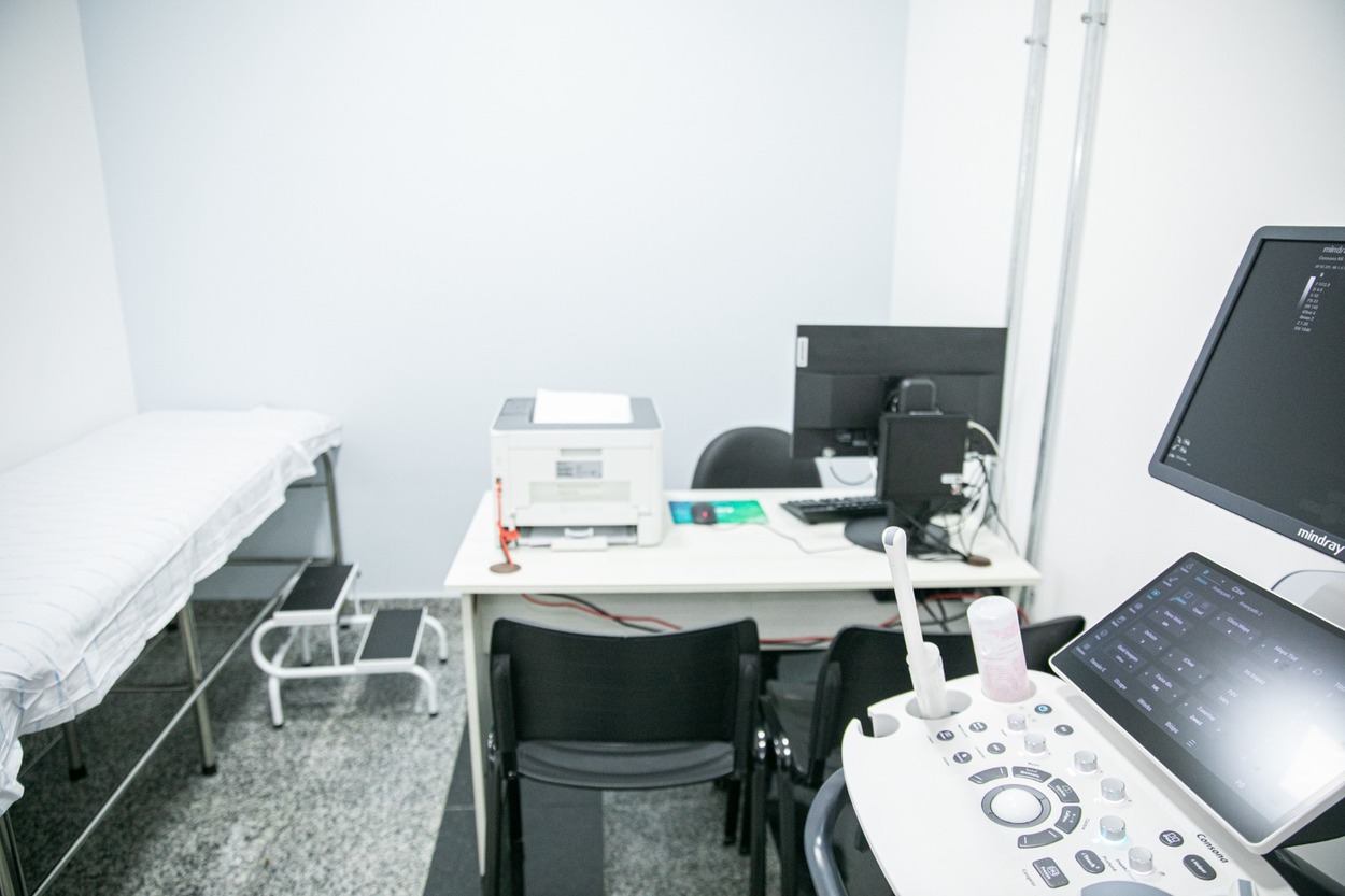 Cerca de 1.400 pessoas aguardam pelas pequenas cirurgias; clínica tem capacidade de 800 procedimentos por mês