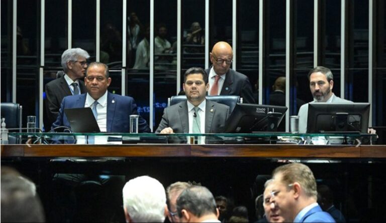 Senado aprova PL da Dosimetria, que reduz pena de Bolsonaro e aliados