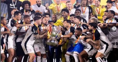 Tarcísio brinca com “previsão” de título do Corinthians durante inauguração de piscinão no ABC