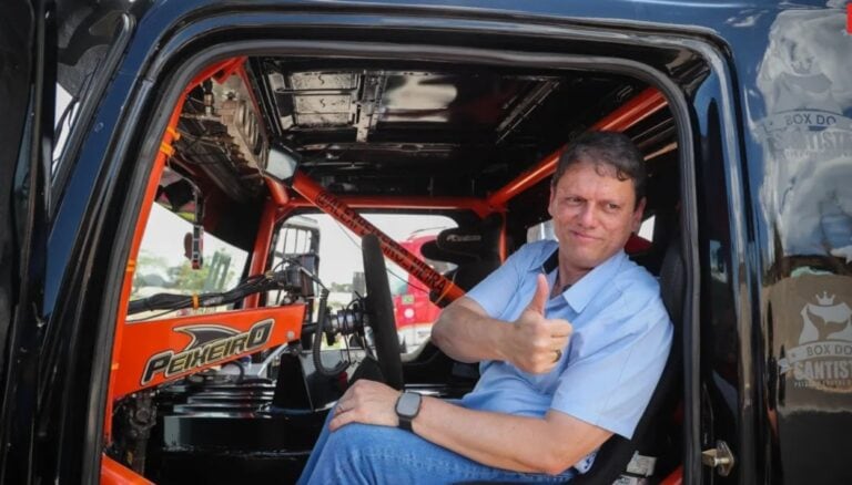 Tarcísio ‘cutuca’ Havaianas: “Vamos começar o ano com o pé direito”