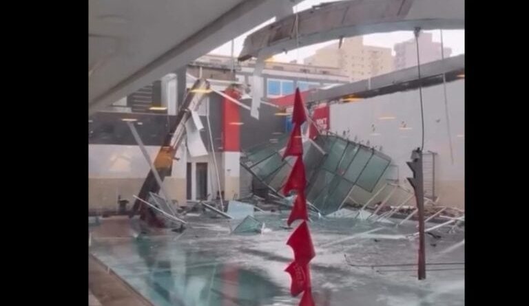 Teto de academia desaba em São Caetano deixando dois feridos