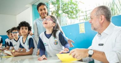 Tite Campanella envia à Câmara projeto que garante abono de até R$ 1.100 a educadores