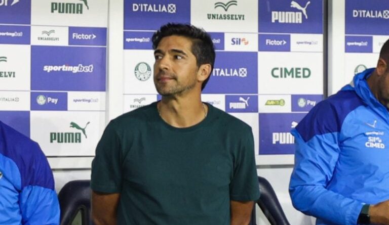 Abel explica saída de Weverton e foge de pergunta