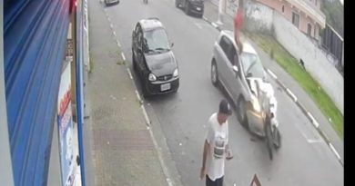 Adolescente foge da GCM, pilota na contramão e causa acidente no Centro de Rio Grande da Serra