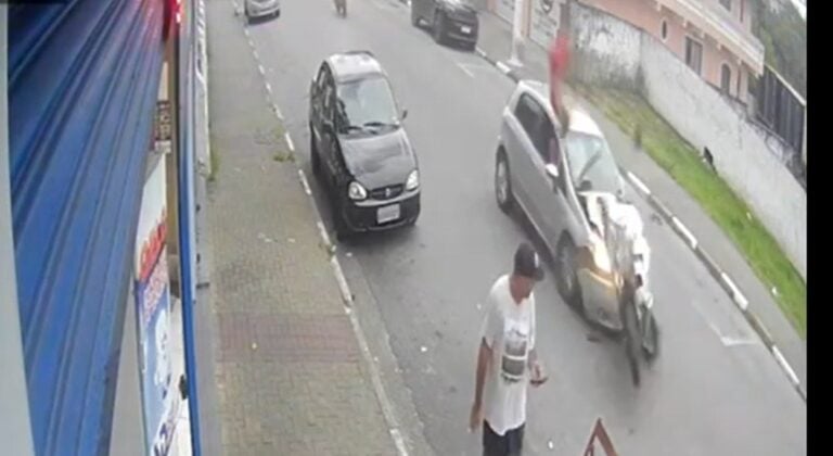 Adolescente foge da GCM, pilota na contramão e causa acidente no Centro de Rio Grande da Serra