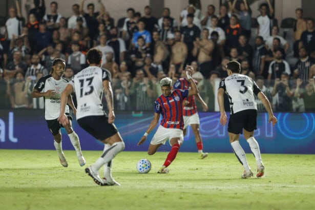 Bahia vira para cima do Corinthians na estreia do Brasileirão