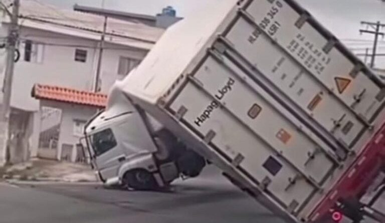 Caminhão tomba na divisa de SP e São Caetano após quebra de eixo