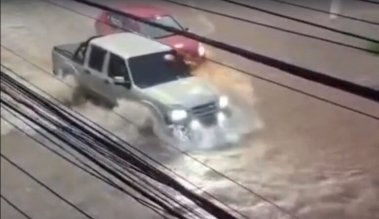 Chuva forte causa pontos de alagamento e interdita trechos de vias em Diadema