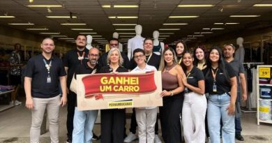 Cliente de Ribeirão Pires ganha carro zero km em sorteio das lojas Pernambucanas