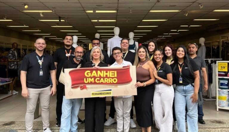 Cliente de Ribeirão Pires ganha carro zero km em sorteio das lojas Pernambucanas