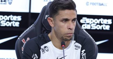 Corinthians apresenta Gabriel Paulista com emoções