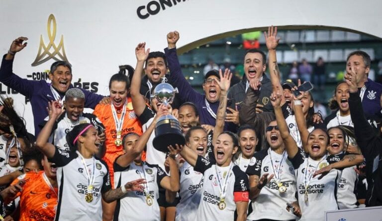 Corinthians quita dívida com time feminino, mas ainda tem débitos