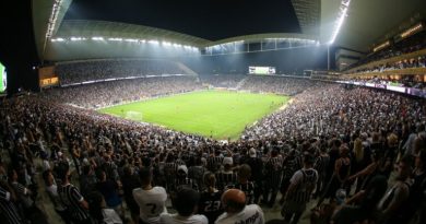 Corinthians se sai melhor financeiramente que o Santos na troca de estádios