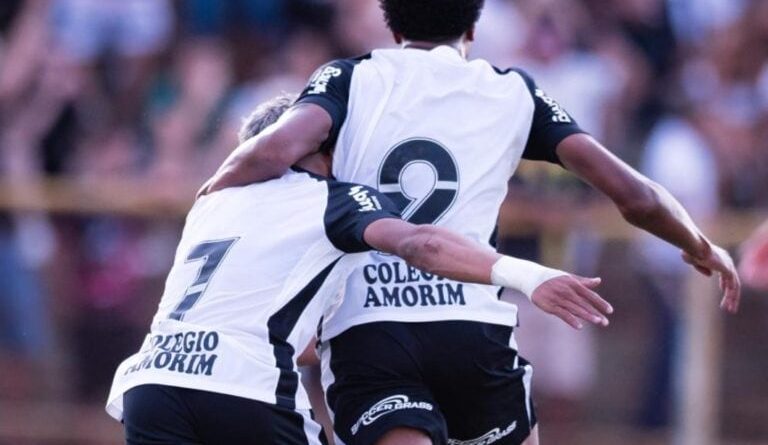 Corinthians vence na Copinha e avança em 1º no Grupo 8