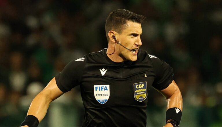 Corinthians x Flamengo: Rafael Rodrigo Klein é escalado