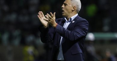 Crespo revela salários atrasados no São Paulo