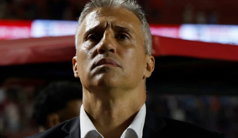 Flamengo: Crespo fala sobre interesse em meia destaque