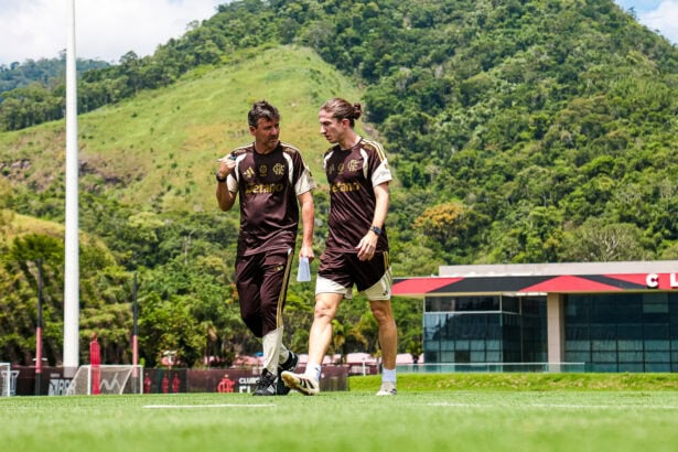Flamengo relaciona trio poupado para estreia com o São Paulo