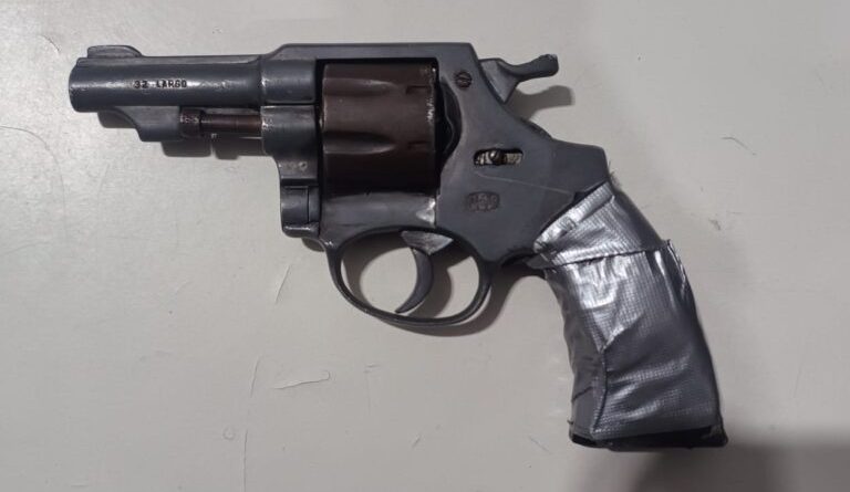 Força Tática detém dupla após perseguição e apreende arma em Santo André