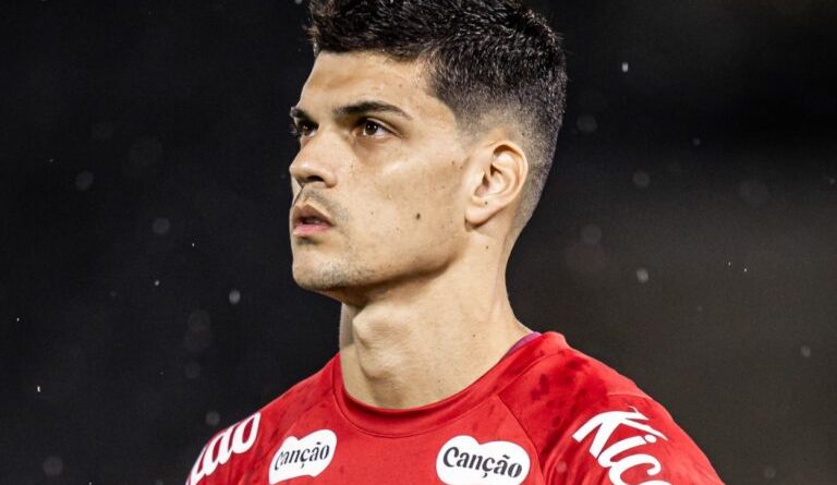 Gabriel Brazão fala sobre interesse do Flamengo e declara foco no Santos