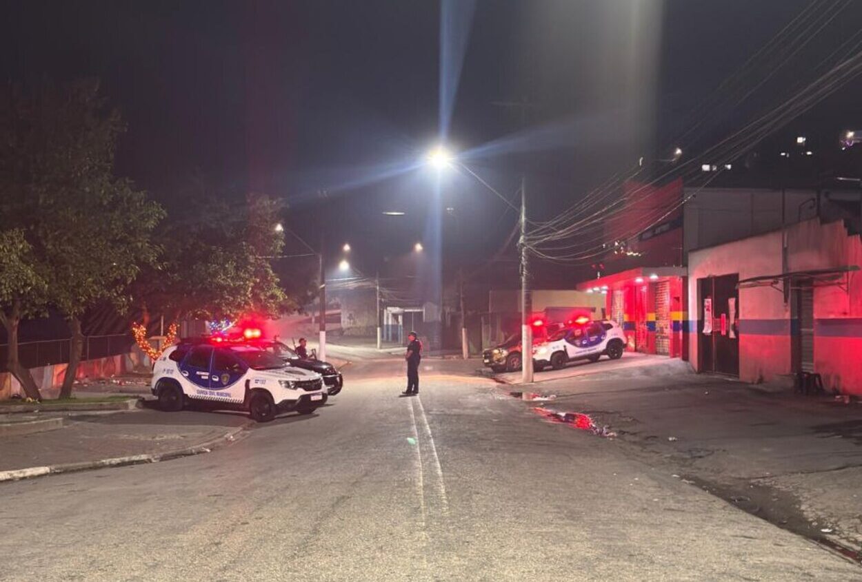 s operações resultaram em prisão em flagrante, recuperação de uma motocicleta furtada e intervenções para conter tumultos, por meio de ações da Ronda Ostensiva Municipal (ROMU), com o objetivo de garantir a segurança da população durante as festividades de fim de ano