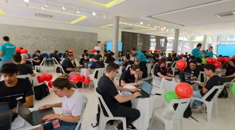Maratona de Programação reúne mais de 100 participantes em São Caetano