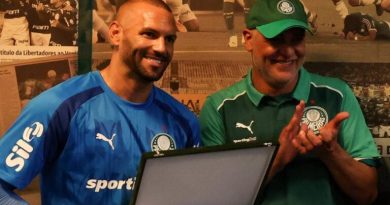 Marcos sai em defesa de Weverton e evita falar quem é o maior