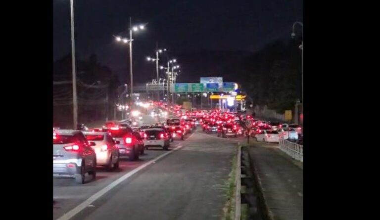 Motoristas enfrentam quase 30 km de congestionamento no Sistema Anchieta-Imigrantes