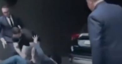 Na chegada de Bolsonaro em hospital no DF fotógrafo é atropelado na chegada