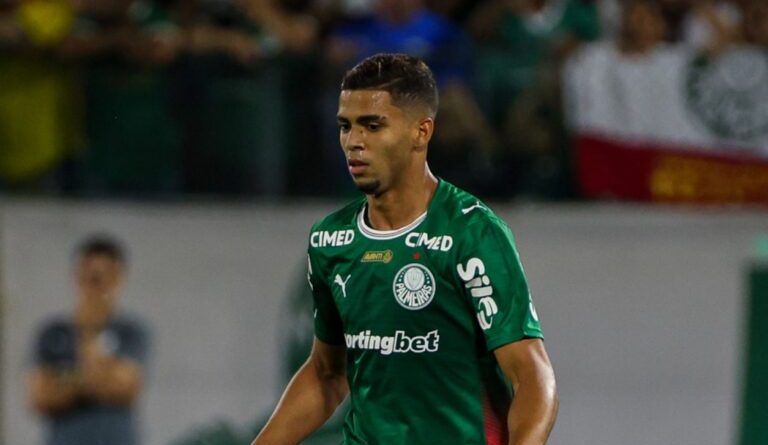 Palmeiras promove a estreia de Arthur, 48º jogador da base sob Abel