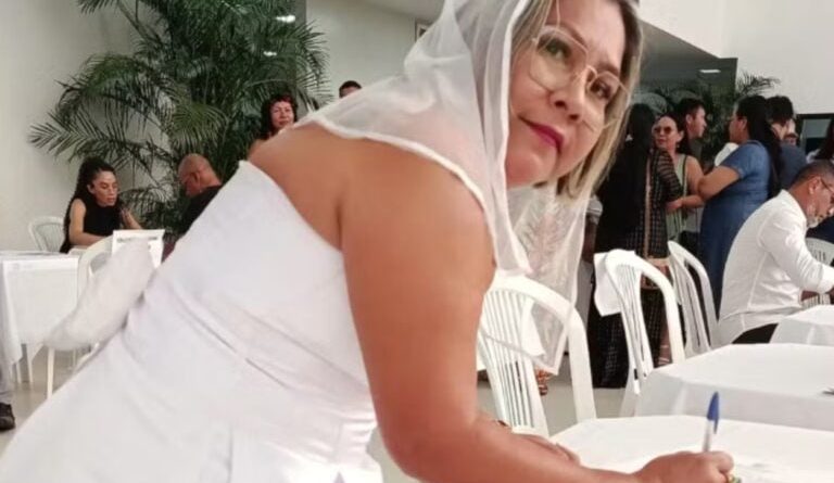 Professora toma posse em concurso vestida de noiva em Roraima